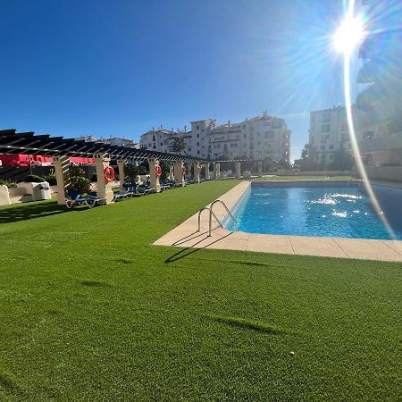 マルベーリャHeart Of Puerto Banus Newly Renavated Free Parking , Wifi ,Pool,Gym,Padel Courtアパートメント エクステリア 写真