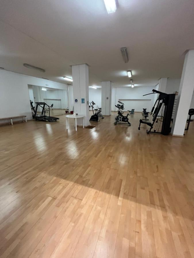 マルベーリャHeart Of Puerto Banus Newly Renavated Free Parking , Wifi ,Pool,Gym,Padel Courtアパートメント エクステリア 写真